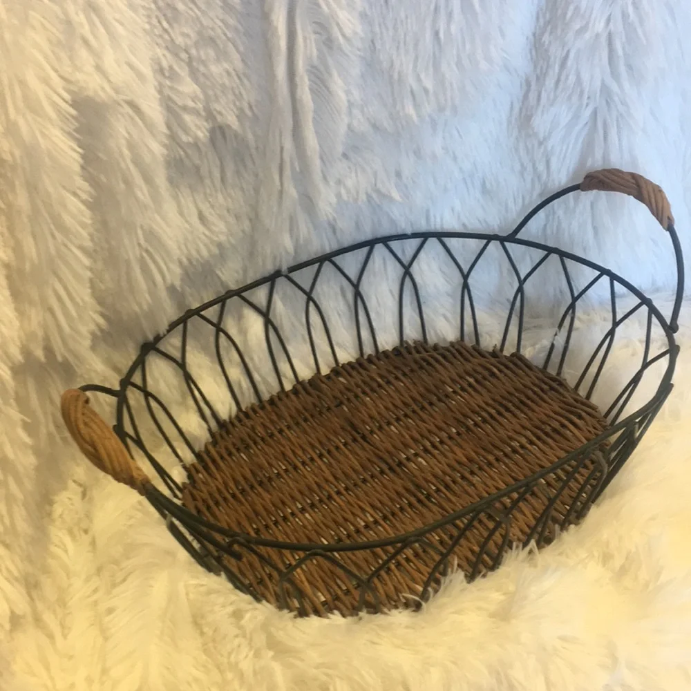Farmhouse Wire & Wood Storage Basket